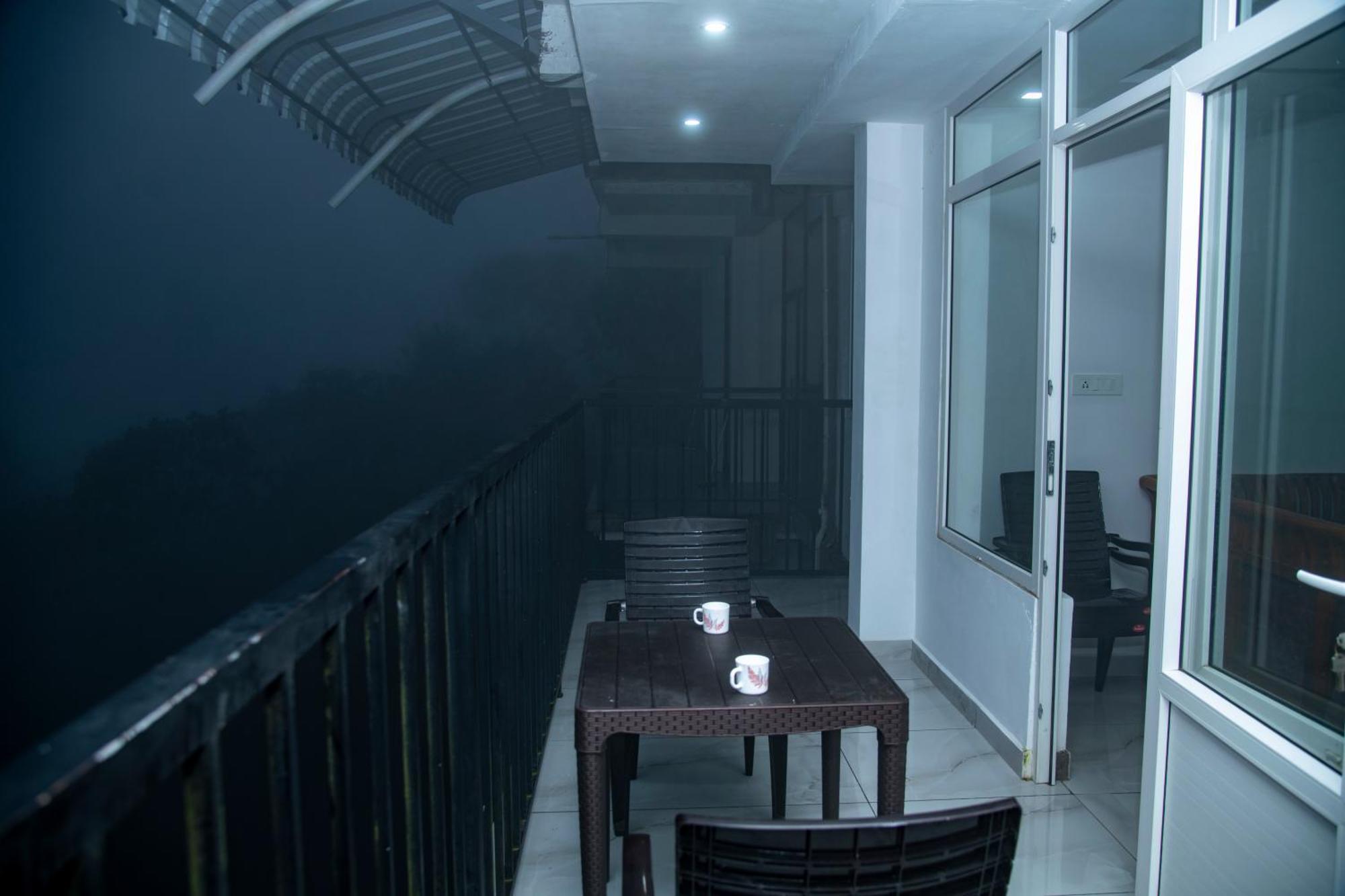 Eagle Heights Resort Pirmed Экстерьер фото