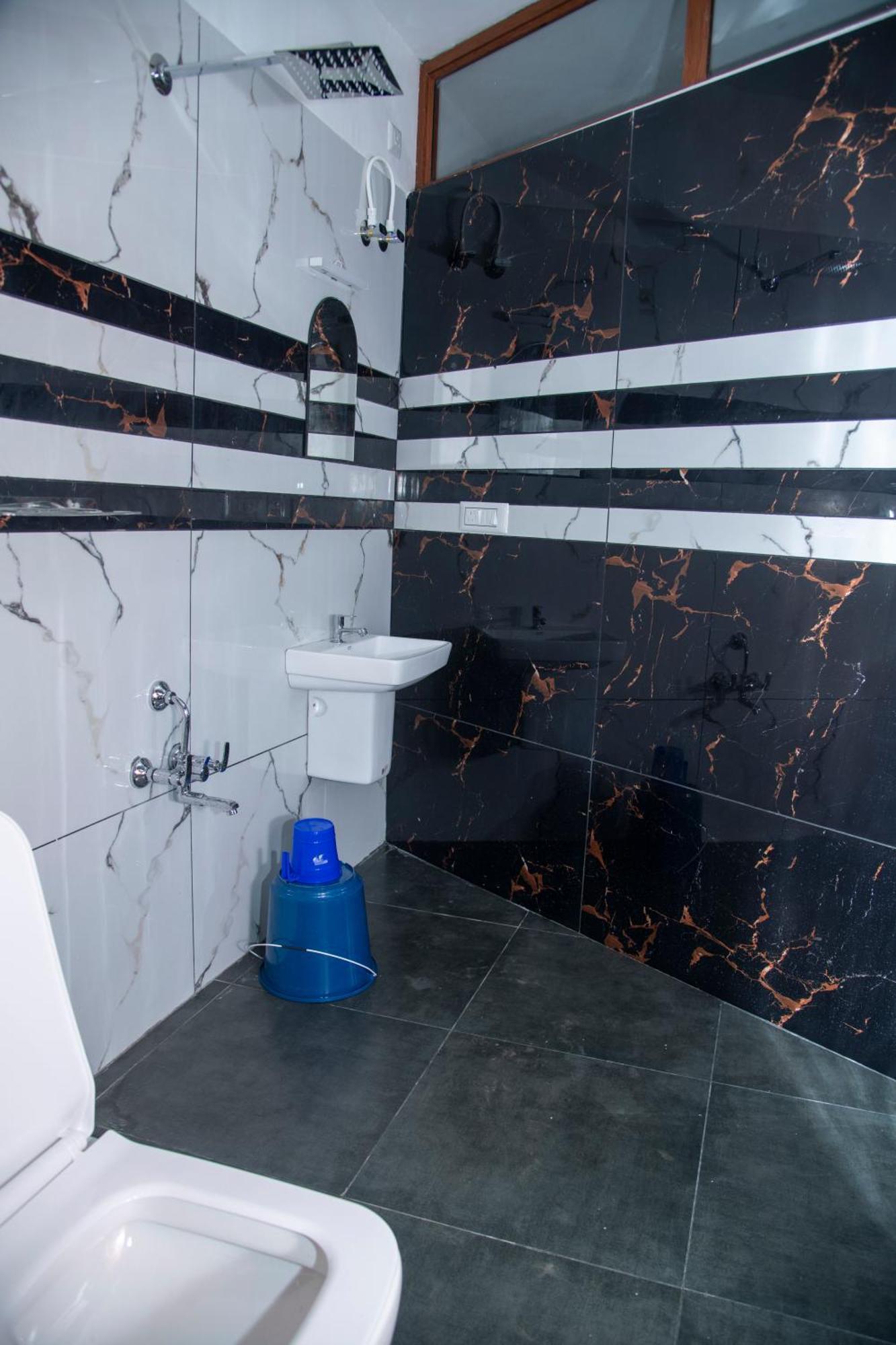 Eagle Heights Resort Pirmed Экстерьер фото